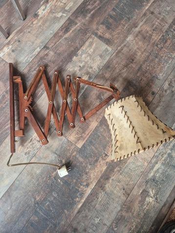 Jaren 50 - 60 houten schaarlamp beschikbaar voor biedingen