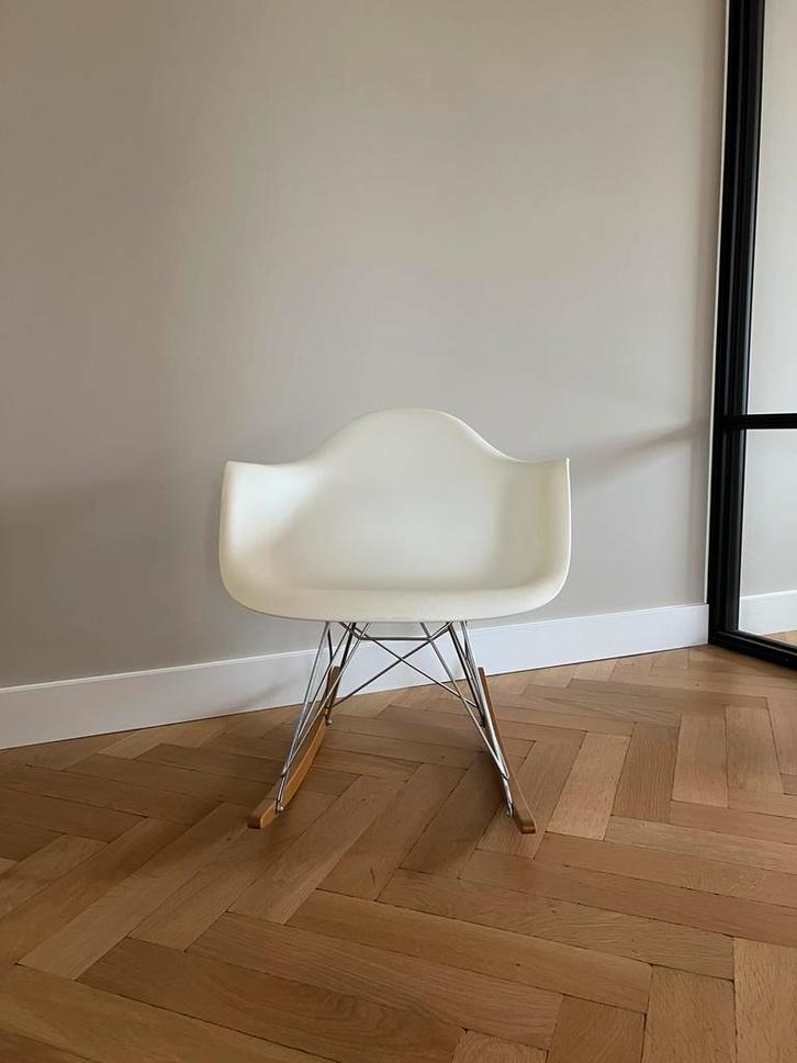Eames RAR schommelstoel wit, Huis en Inrichting, Stoelen, Gebruikt, Eén, Wit, Ophalen