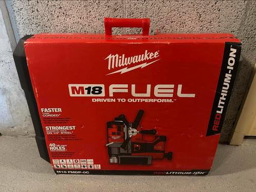 Milwaukee M18 FMDP, Doe-het-zelf en Verbouw, Gereedschap | Boormachines, Nieuw, Kolomboormachine, 600 watt of meer, Klopboormechanisme