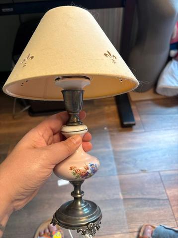 Vintage schemerlampje beschikbaar voor biedingen
