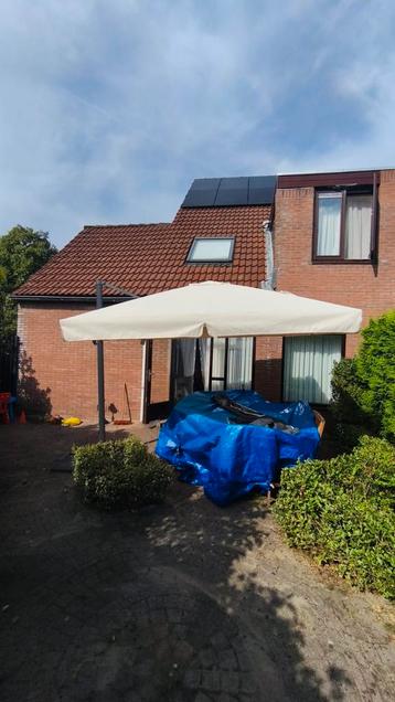 Schneider Zweefparasol Rhodos Twist 300x300 cm beschikbaar voor biedingen