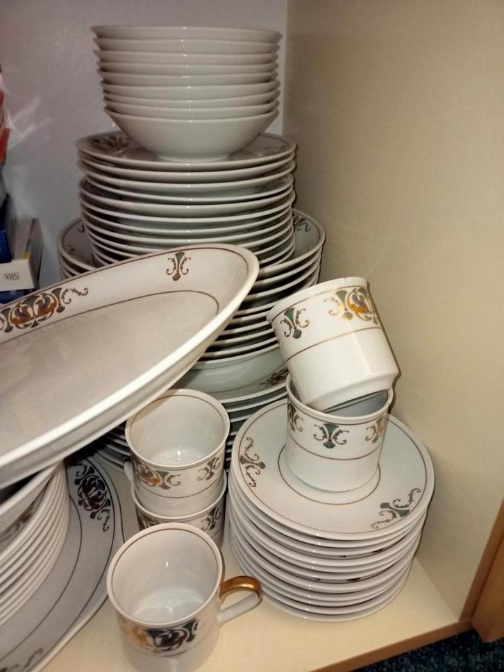 Porseleinen servies - Zuid Bohemen (Tsjechië), Huis en Inrichting, Keuken | Servies, Zo goed als nieuw, Bord(en), Overige stijlen