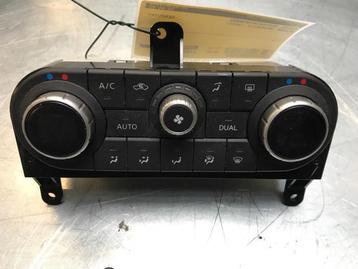 Kachel Bedieningspaneel van een Nissan Qashqai+2 beschikbaar voor biedingen