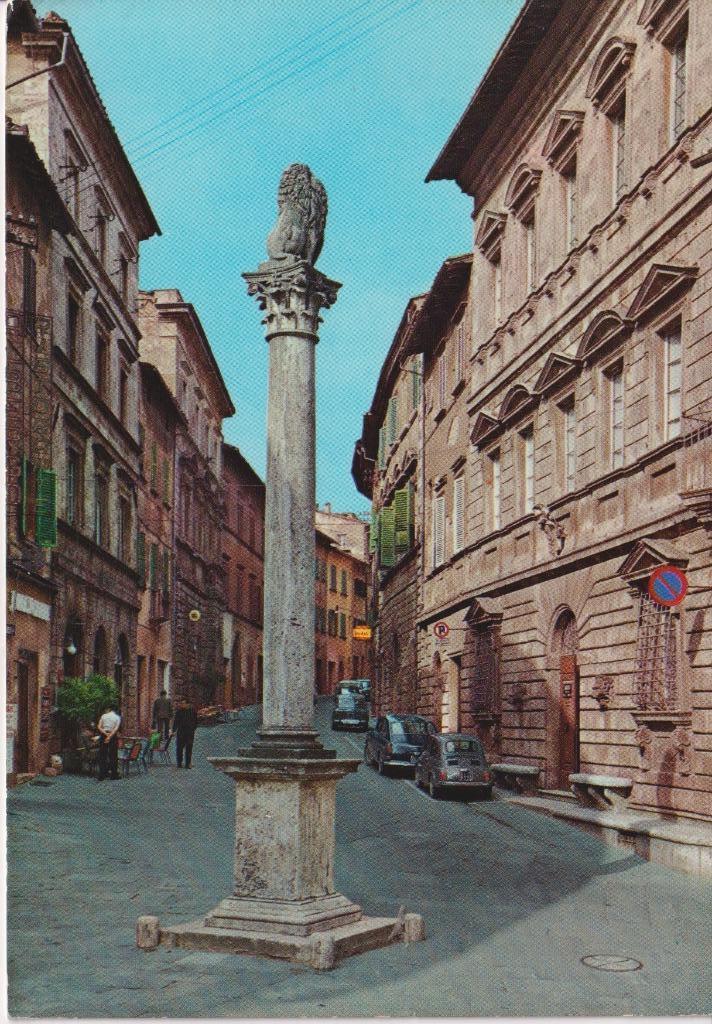 Italie, Montepulciano met auto's Fiat 500, VW 1600 Fastback, Verzamelen, Ansichtkaarten | Buitenland, Gelopen, Italië, 1960 tot 1980