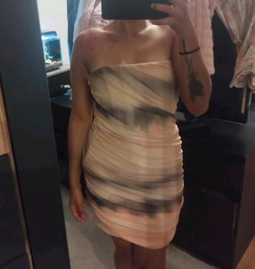 Nieuwe jurk van zara  beschikbaar voor biedingen