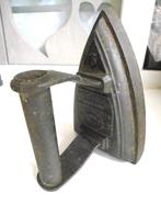 Antiek zwaar strijkijzer silvester's, Ophalen