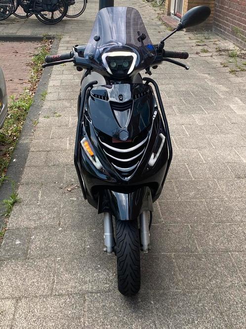 Zip 4t injectie, Fietsen en Brommers, Scooters | Piaggio, Zo goed als nieuw, Zip, Maximaal 45 km/u, Benzine, Ophalen of Verzenden