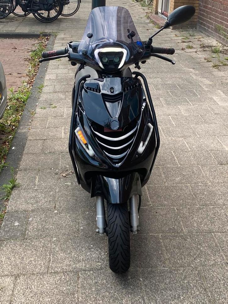 Piaggio zip SP IGET 4T injectie 80 cc, Fietsen en Brommers, Scooters | Piaggio, Zo goed als nieuw, Zip, Maximaal 45 km/u, Benzine