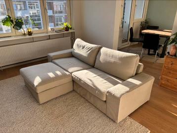 Beige Ikea Kivik bank met poef - afbeelding 1