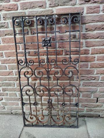 Prachtig groot antiek jaren 30 Frans smeed/gietijzer rooster beschikbaar voor biedingen