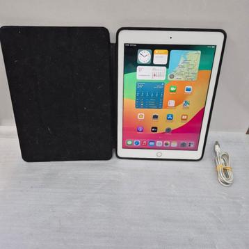 Apple iPad 2018 (6de gen) Wifi 128GB Wit met hoes beschikbaar voor biedingen
