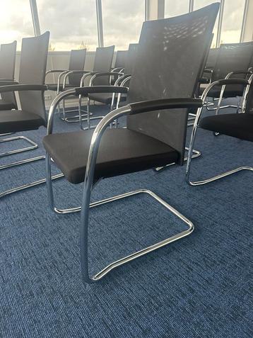Luxe design vergaderstoelen verchroomd 22 stuks beschikbaar voor biedingen