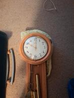 2x Klok - Wandklok met Pendule, Ophalen of Verzenden, Gebruikt, Analoog, Wandklok