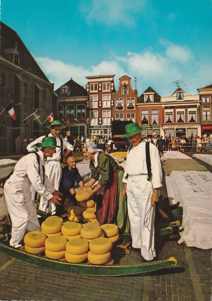 ALKMAAR Kaasmarkt (Gekartelde Rand), Verzamelen, Ansichtkaarten | Nederland, Ongelopen, Noord-Holland, 1960 tot 1980, Verzenden