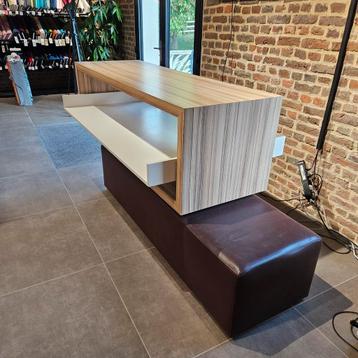 presentatie tafel winkel winkelinrichting beschikbaar voor biedingen