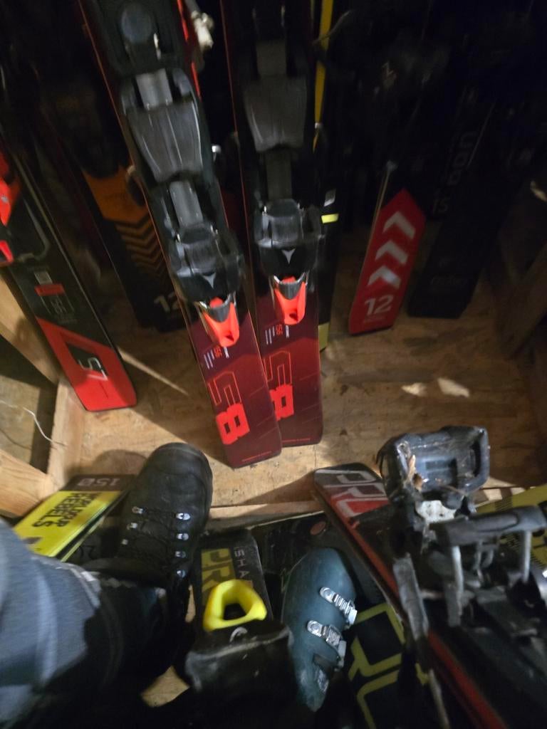 156cm cm ATOMIC REDSTER S8 REVOSHOCK 2024/25 SL KLEINE BOCHT, 140 tot 160 cm, Ophalen of Verzenden, Zo goed als nieuw, Carve