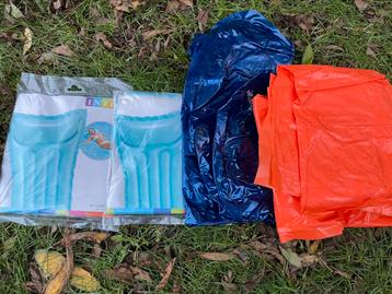 Intex 4 luchtbedjes in verschillende kleuren. beschikbaar voor biedingen