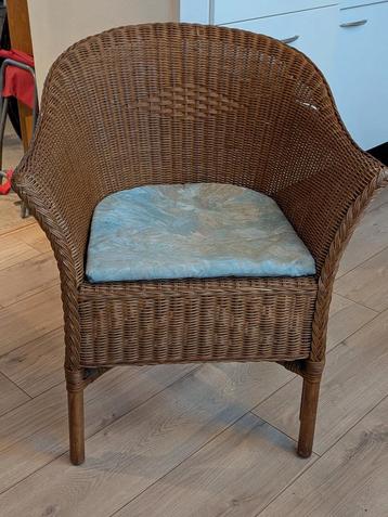 Vintage Rieten Stoel met Kussen beschikbaar voor biedingen