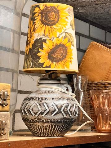 Zonnebloem lamp 60 cm hoog.  beschikbaar voor biedingen