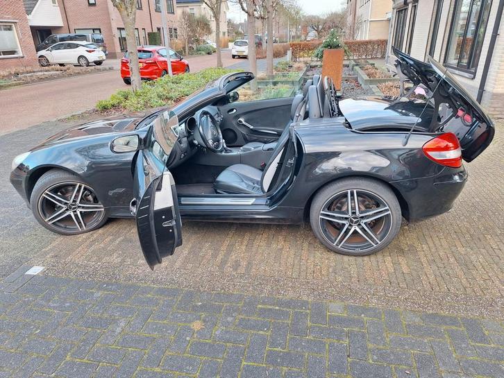 Mercedes-Benz SLK  SLK200 Kompr Roadster AUT 2004 Zwart, Auto's, Mercedes-Benz, Particulier, SLK, Benzine, E, Cabriolet, Automaat