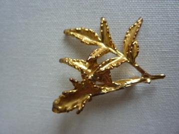 fraaie broche goudkleurig takje met blaadjes 37 mm geen goud beschikbaar voor biedingen