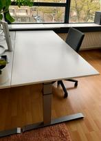 4 witte bureaus + 4 zwarte bureaustoelen, Zakelijke goederen, Kantoor en Winkelinrichting | Kantoormeubilair en Inrichting, Ophalen