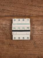 Schneider aardlekautomaat B16 / 0,03A (30mA) 3P+N, Hobby en Vrije tijd, Ophalen of Verzenden, Zo goed als nieuw