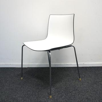 Arper Catifa 46 Design Stoelen | Wit / Zwart | Kunststof beschikbaar voor biedingen