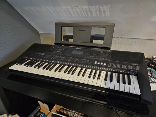 Yamaha Keyboard PSR-E453 + Standaard(nooit gebruikt), Muziek en Instrumenten, Keyboards, Nieuw, 61 toetsen, Yamaha, Aanslaggevoelig