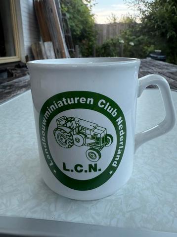 L.C.N. Mok beschikbaar voor biedingen