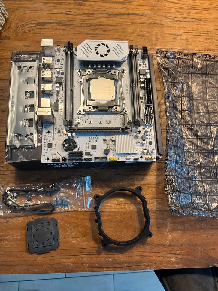 Intel i7 5820k + X99 Moederbord Combo, Computers en Software, Processors, Zo goed als nieuw, 6-core, 3 tot 4 Ghz, Ophalen of Verzenden