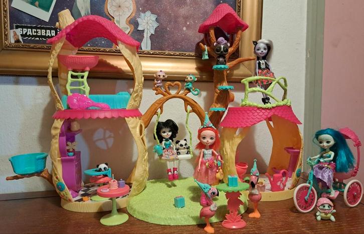 Enchantimals Panda Boomhut Speelset Compleet, Kinderen en Baby's, Speelgoed | Poppen, Zo goed als nieuw, Overige typen, Ophalen