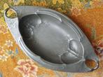 Mooie Art Nouveau schaal uit Duitsland 38,7 cm. uit 1900.