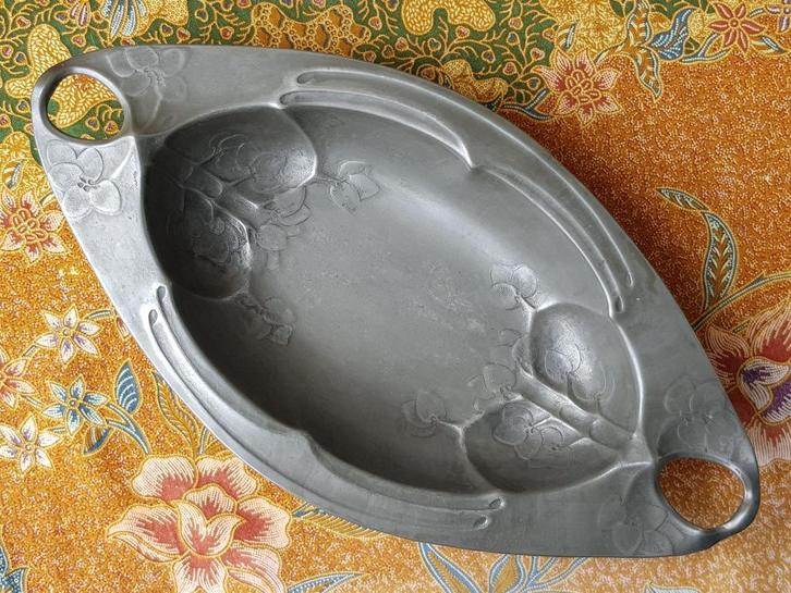 Mooie Art Nouveau schaal uit Duitsland 38,7 cm. uit 1900., Antiek en Kunst, Antiek | Tin, Ophalen of Verzenden