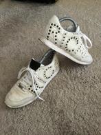 RICHMOND sneakers leer met studs 39 origineel offwhite, Kleding | Dames, Wit, Ophalen of Verzenden, Sneakers of Gympen, John richmond