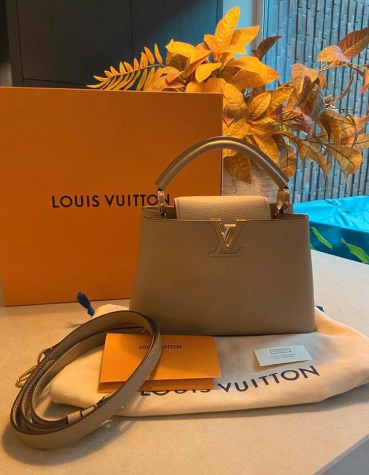 Louis Vuitton Capucines BB Galet - Nieuwstaat!, Sieraden, Tassen en Uiterlijk, Tassen | Damestassen, Nieuw, Handtas, Grijs, Ophalen