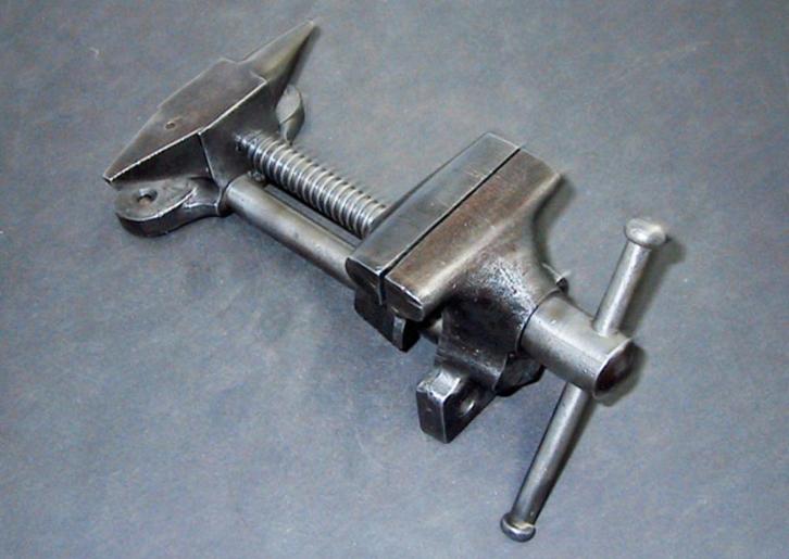 Goudsmidsgereedschap bankschroefje met aambeeld, Antiek en Kunst, Antiek | Gereedschap en Instrumenten, Ophalen of Verzenden