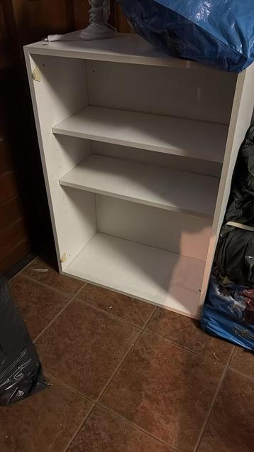 Wit open kastje met planken - Gratis! beschikbaar voor biedingen