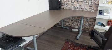 Bureau bruin incl verrijdbaar kastje beschikbaar voor biedingen