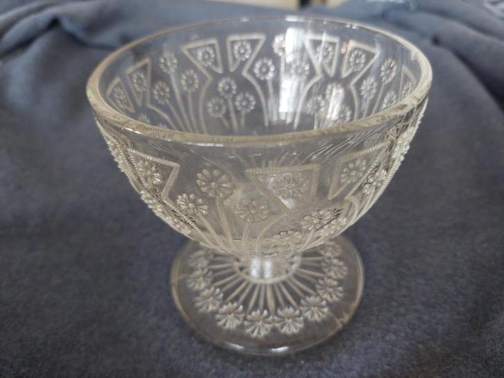 Antieken glazen schaaltje - 100 jaar oud, Antiek en Kunst, Antiek | Glas en Kristal, Ophalen of Verzenden