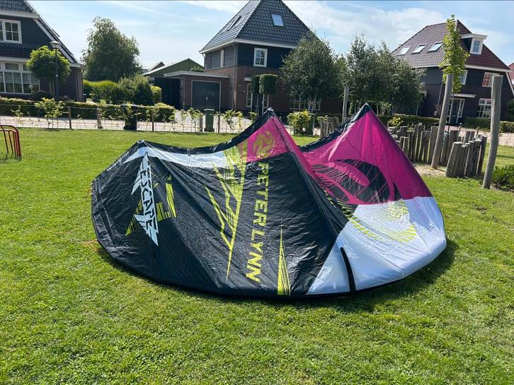Peter Lynn Escape 13m compleet, Watersport en Boten, Kitesurfen, Zo goed als nieuw, Kitesurf-set, 13 m², Twintip, Ophalen