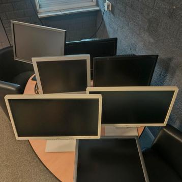 Opruiming !!! 7x monitor/ tv te koop, alle 100% beschikbaar voor biedingen