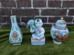 3 Chinese porseleinen voorwerpen, beeldje en 2 vaasjes., Verzenden