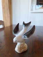 Vintage beeldje, porselein vogel, zwaluw in vlucht, beeld, Ophalen of Verzenden, Zo goed als nieuw, Overige typen