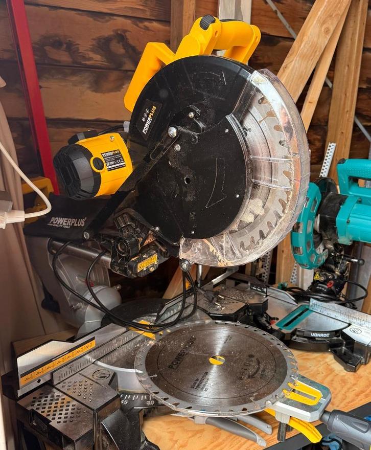 Powerplus elektrische verstekzaag - 2000W, Ø305mm, Doe-het-zelf en Verbouw, Gereedschap | Overige machines, Zo goed als nieuw