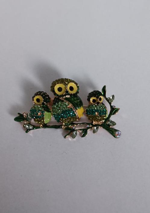 Uiltjes broche, Sieraden, Tassen en Uiterlijk, Broches, Nieuw, Overige materialen, Overige kleuren, 4 tot 7 cm, Met strass, Ophalen of Verzenden