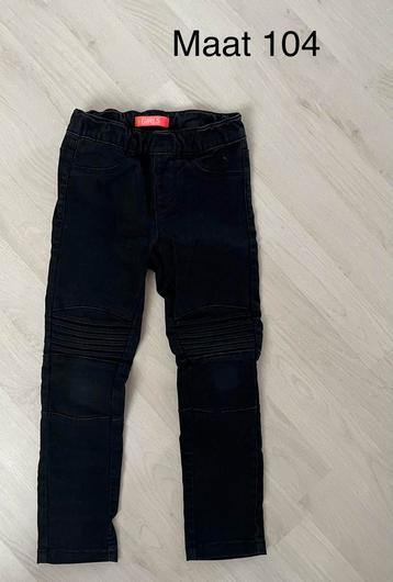 Zwarte skinny broek, maat 104 beschikbaar voor biedingen