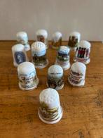12 Vintage Vingerhoedjes Engeland, Gebruikt, Reliëf, Ophalen of Verzenden, Buitenland