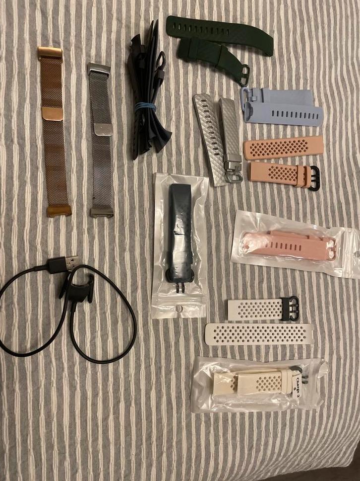 Fitbit Bandjes + Oplader, Sieraden, Tassen en Uiterlijk, Activity trackers, Gebruikt, Zwart, Ophalen of Verzenden