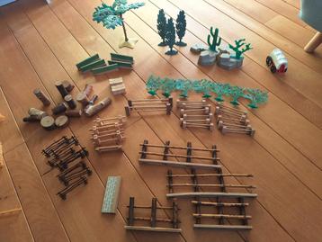 modelbouw hekjes, boomstammen en bomen  beschikbaar voor biedingen